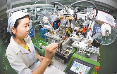 解码电子厂青春现象 为何年轻女性成为生产线主力军